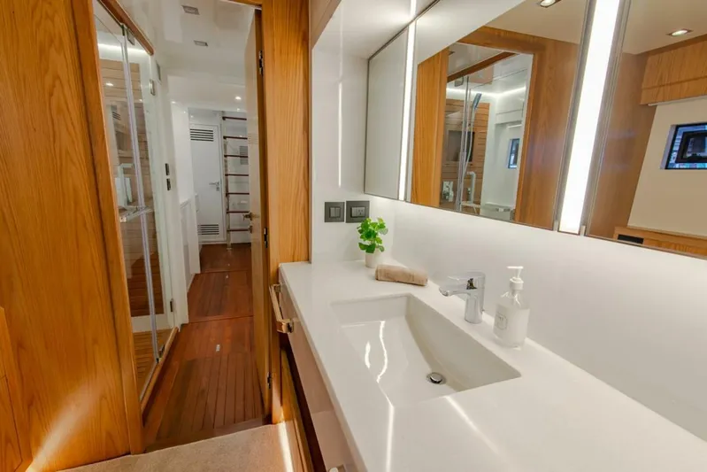 62 Iliad 2025 Yacht Photos Pics 