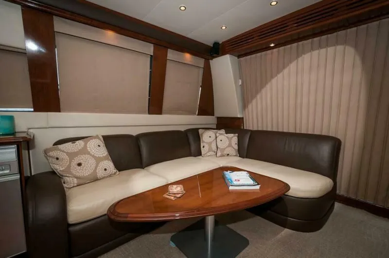 Chips Ahoy Yacht Photos Pics Salon/Dinette