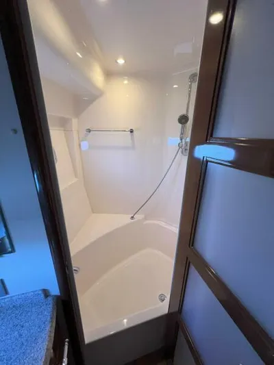 Chips Ahoy Yacht Photos Pics Master Stateroom Shower Stall