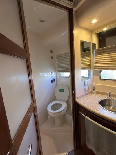 Chips Ahoy Yacht Photos Pics Guest Head