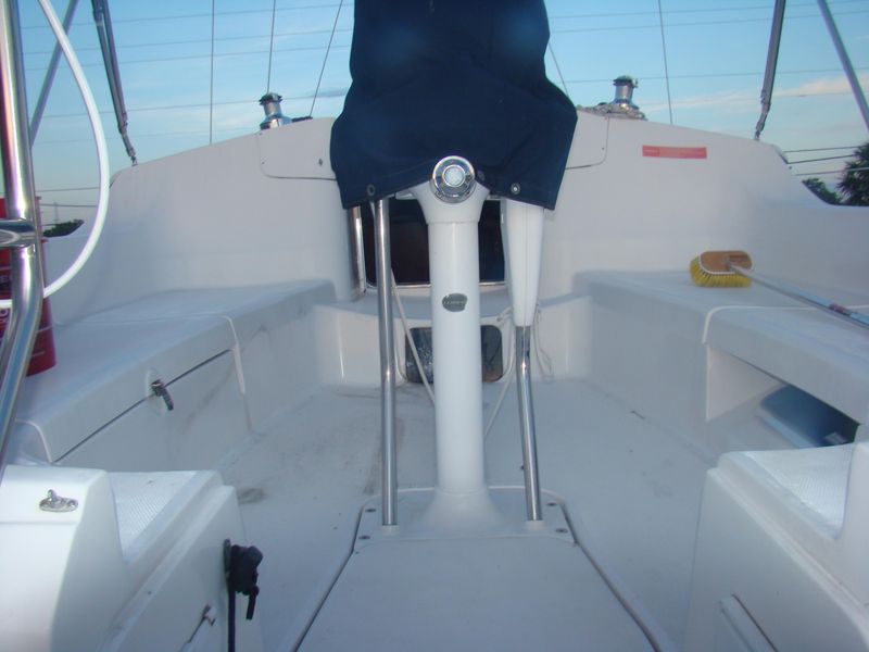 2004 Hunter Deck Salon