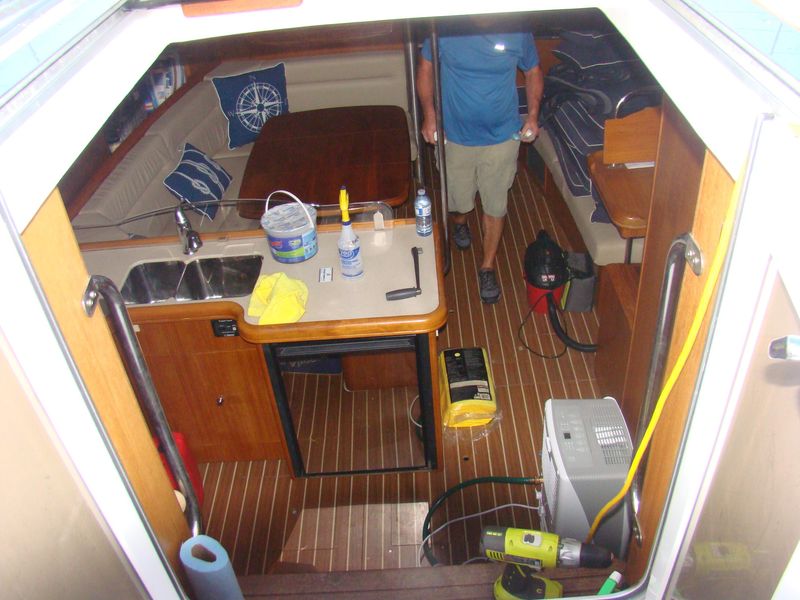 2004 Hunter Deck Salon