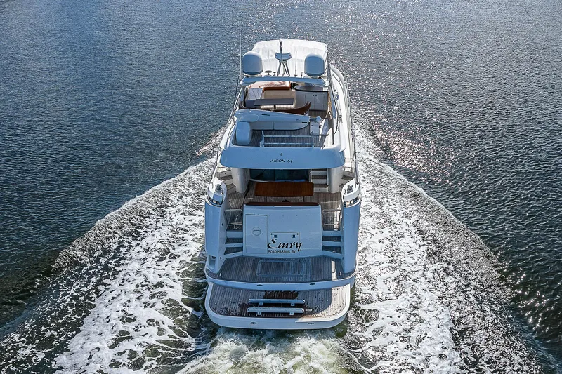 Emry Yacht Photos Pics 2009 Aicon - Exterior profile on the water