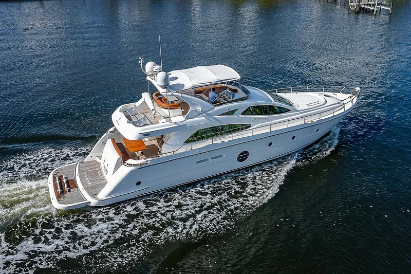 Emry Yacht Photos Pics 2009 Aicon - Exterior profile on the water