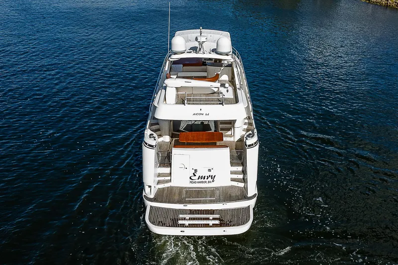 Emry Yacht Photos Pics 2009 Aicon - Exterior profile on the water