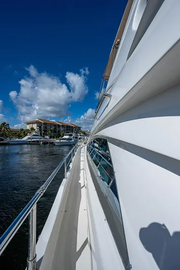 Emry Yacht Photos Pics 2009 Aicon - port