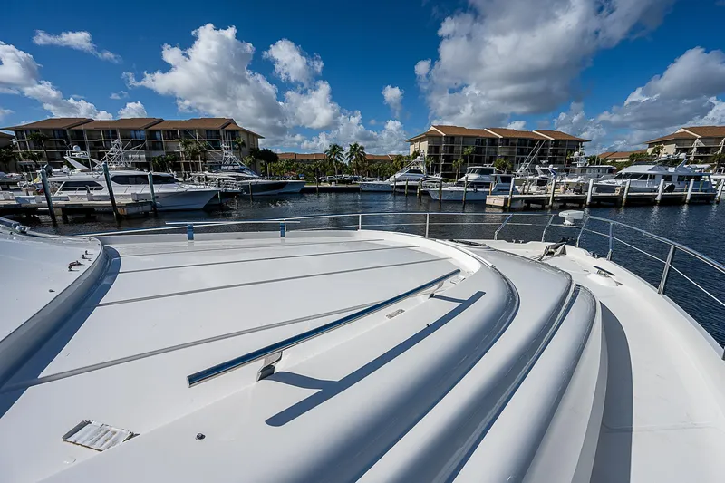 Emry Yacht Photos Pics 2009 Aicon - bow