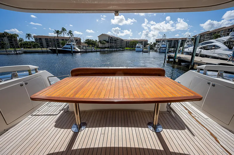 Emry Yacht Photos Pics 2009 Aicon - aft table