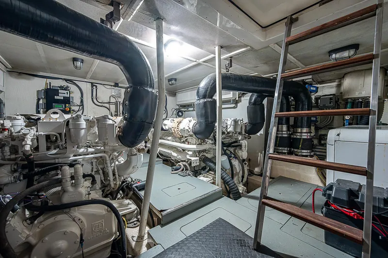 Emry Yacht Photos Pics 2009 Aicon - engine room