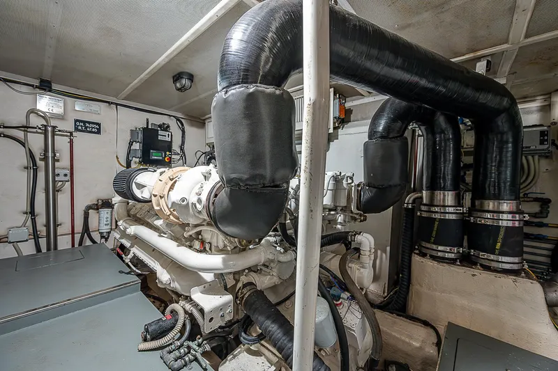 Emry Yacht Photos Pics 2009 Aicon - engine room