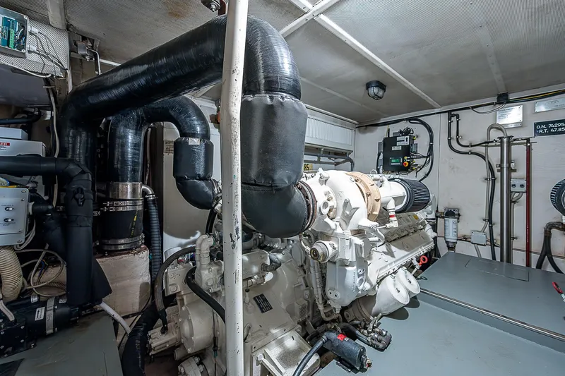 Emry Yacht Photos Pics 2009 Aicon - engine room