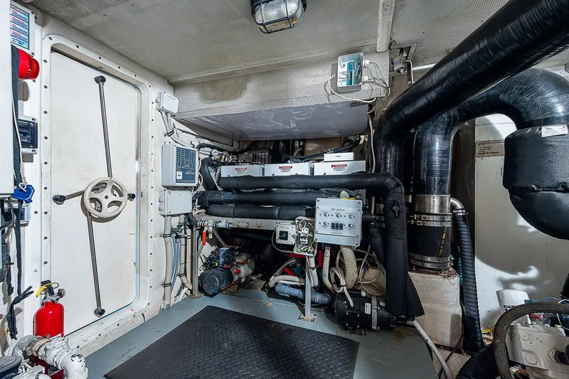 Emry Yacht Photos Pics 2009 Aicon - engine room