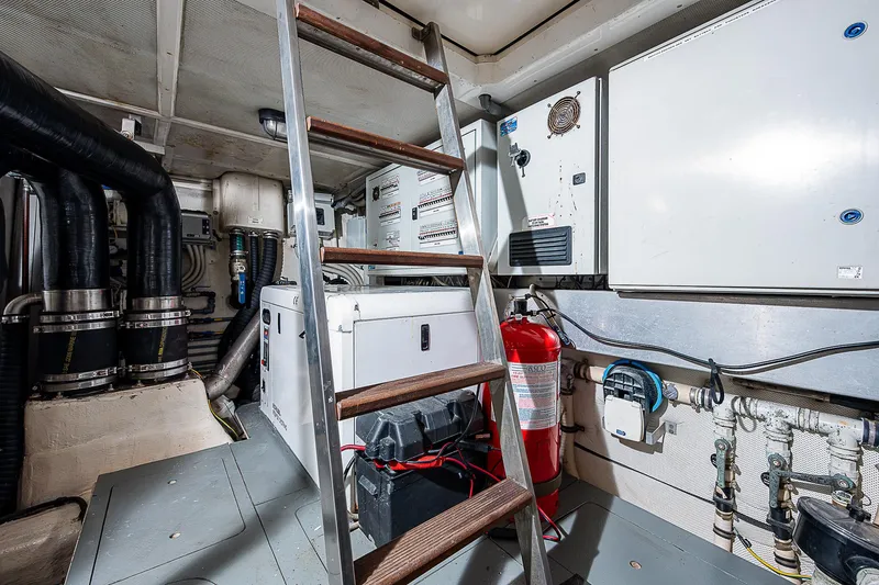 Emry Yacht Photos Pics 2009 Aicon - engine room