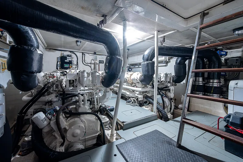 Emry Yacht Photos Pics 2009 Aicon - engine room