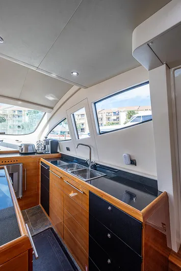 Emry Yacht Photos Pics 2009 Aicon - interior/kitchen