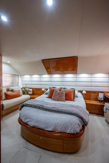 Emry Yacht Photos Pics 2009 Aicon - interior/cabins