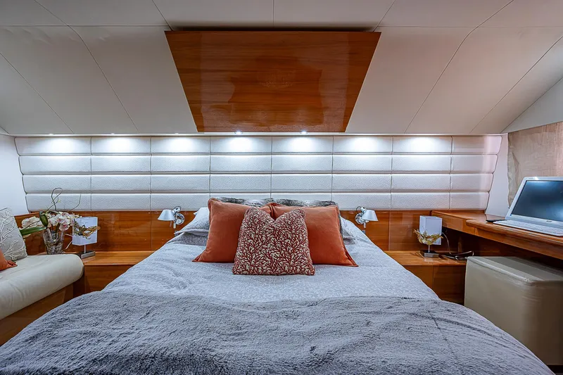 Emry Yacht Photos Pics 2009 Aicon - interior/cabins