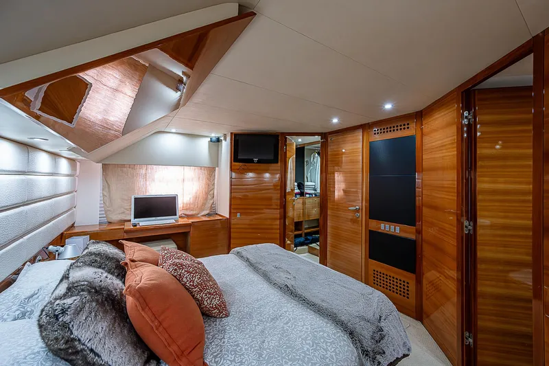 Emry Yacht Photos Pics 2009 Aicon - interior/cabins