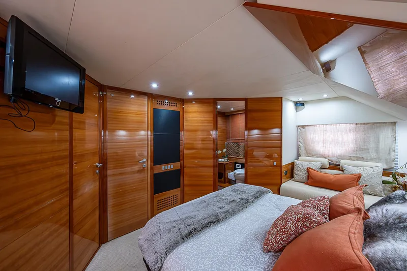 Emry Yacht Photos Pics 2009 Aicon - interior/cabins