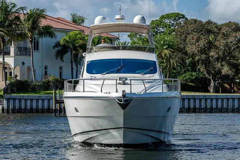 Emry Yacht Photos Pics 2009 Aicon - Exterior profile on the water
