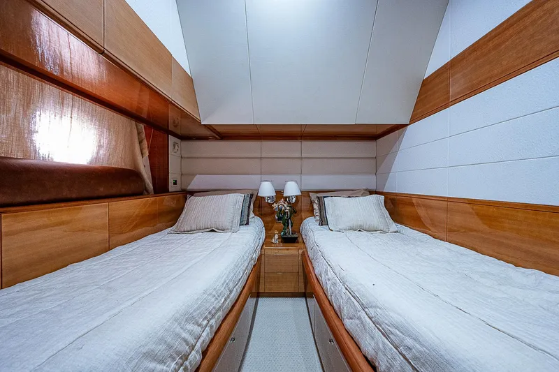 Emry Yacht Photos Pics 2009 Aicon - interior/cabins