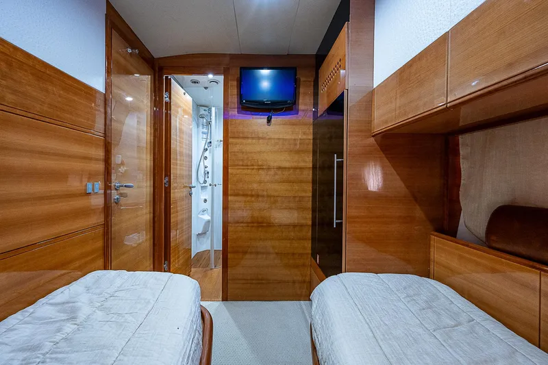 Emry Yacht Photos Pics 2009 Aicon - interior/cabins