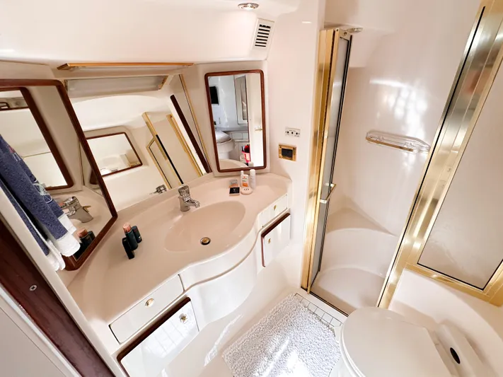 Lucky One Yacht Photos Pics 