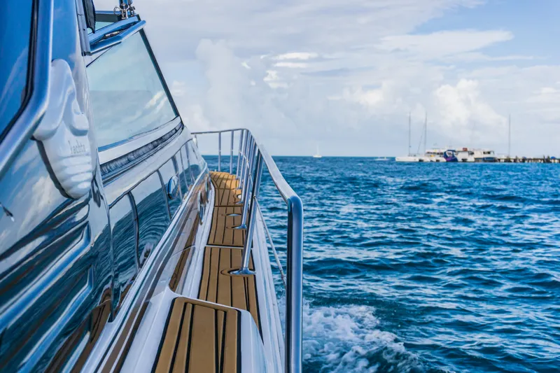 Lucky One Yacht Photos Pics 