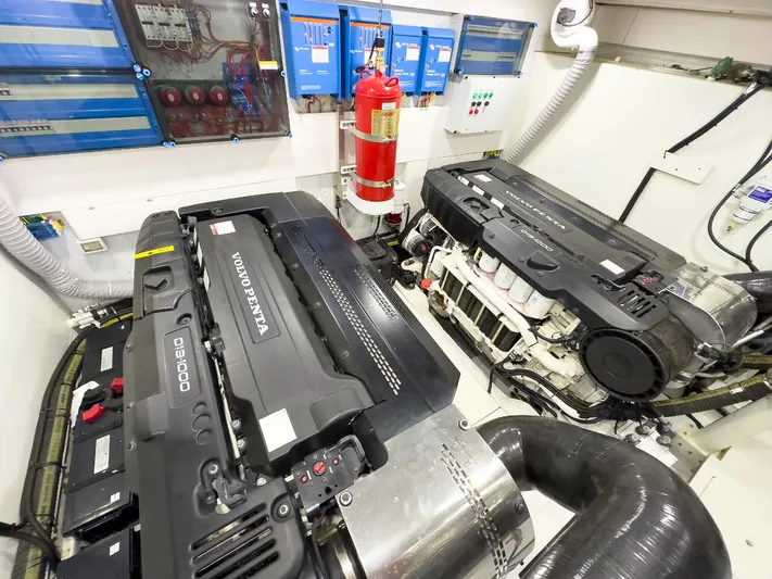 Triple T Yacht Photos Pics 