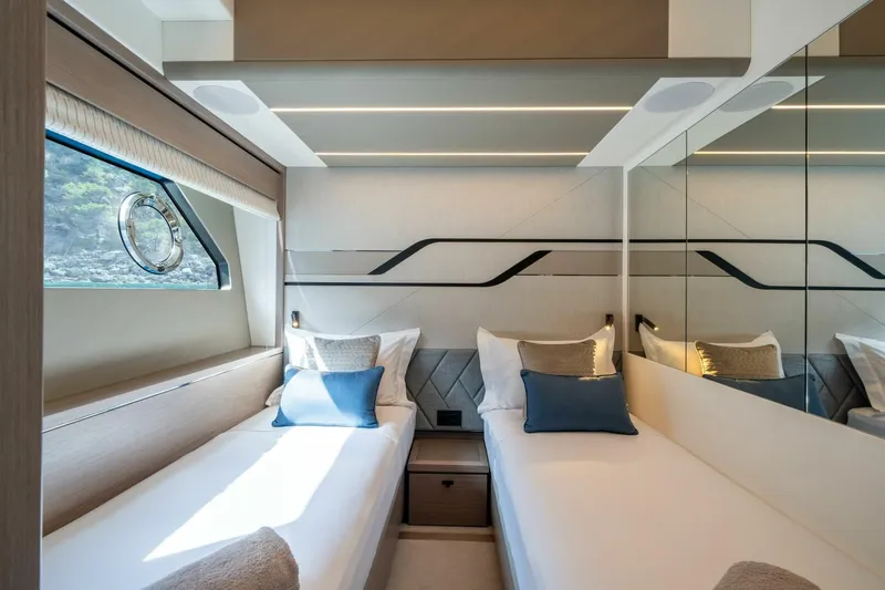  Yacht Photos Pics 2026 Sunseeker 75 Sport Yacht - Image 27