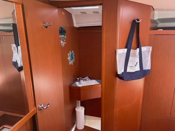 Savvy Yacht Photos Pics 