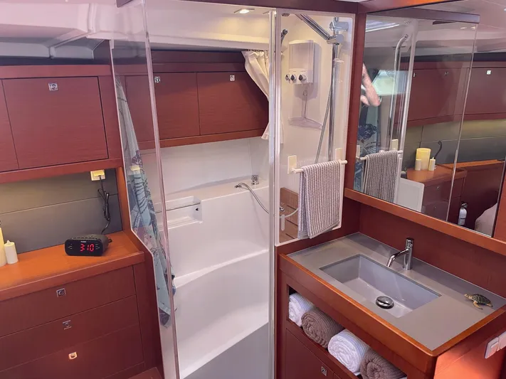 Savvy Yacht Photos Pics 