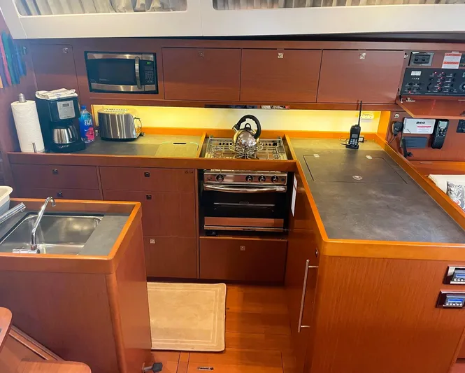 Savvy Yacht Photos Pics 