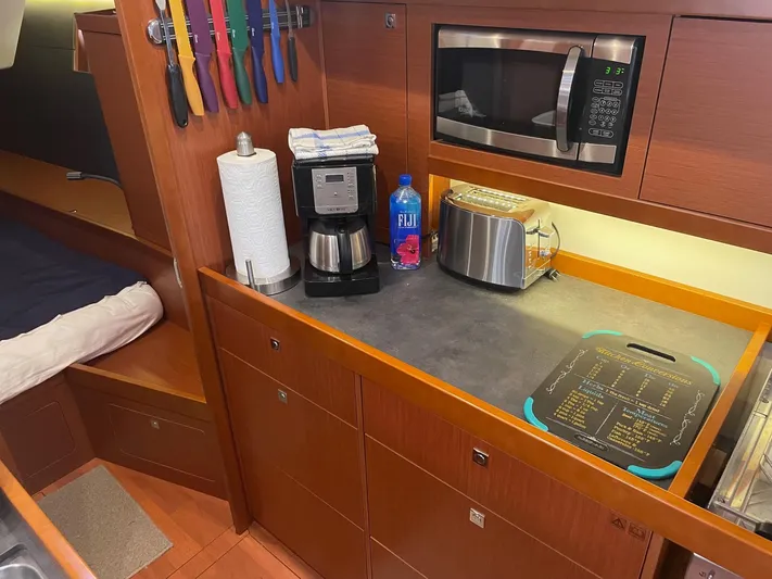 Savvy Yacht Photos Pics 