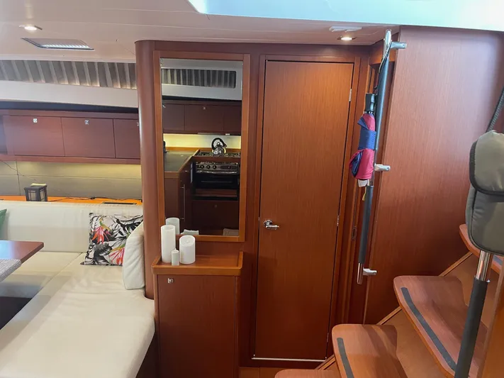 Savvy Yacht Photos Pics 