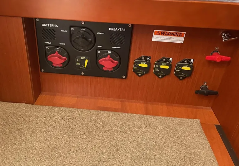 Savvy Yacht Photos Pics 