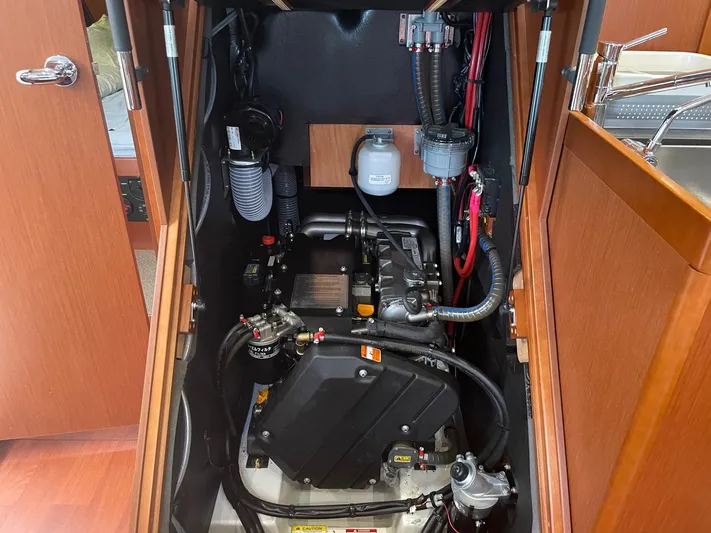 Savvy Yacht Photos Pics 