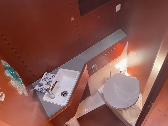 Savvy Yacht Photos Pics 