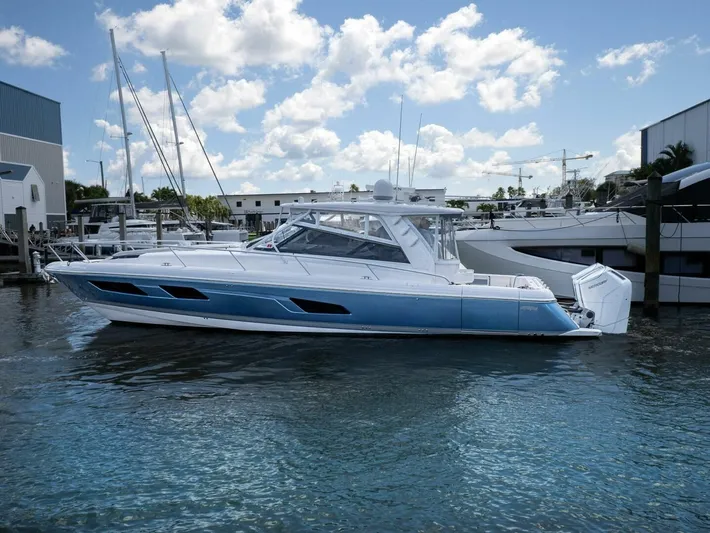 Fly'n Sea Level Yacht Photos Pics 2022 Intrepid 477 Evolution - Image 1