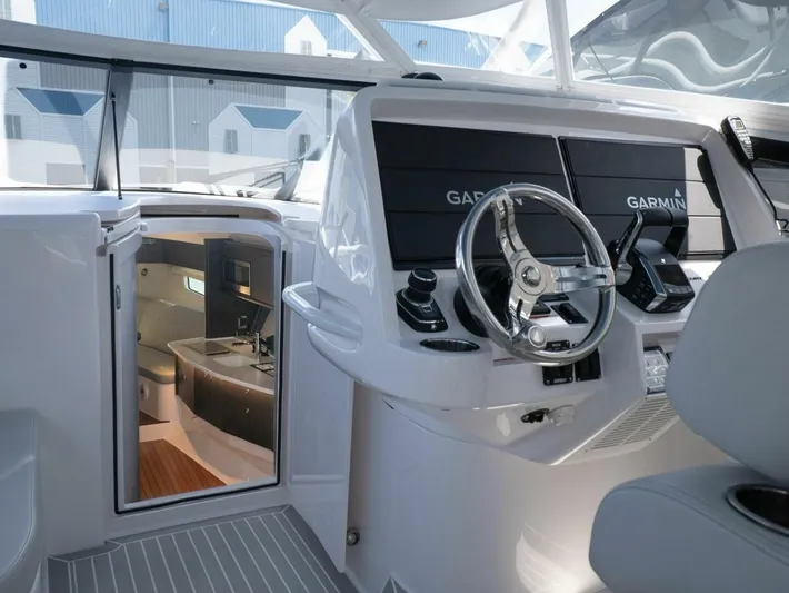 Fly'n Sea Level Yacht Photos Pics 2022 Intrepid 477 Evolution - Image 5