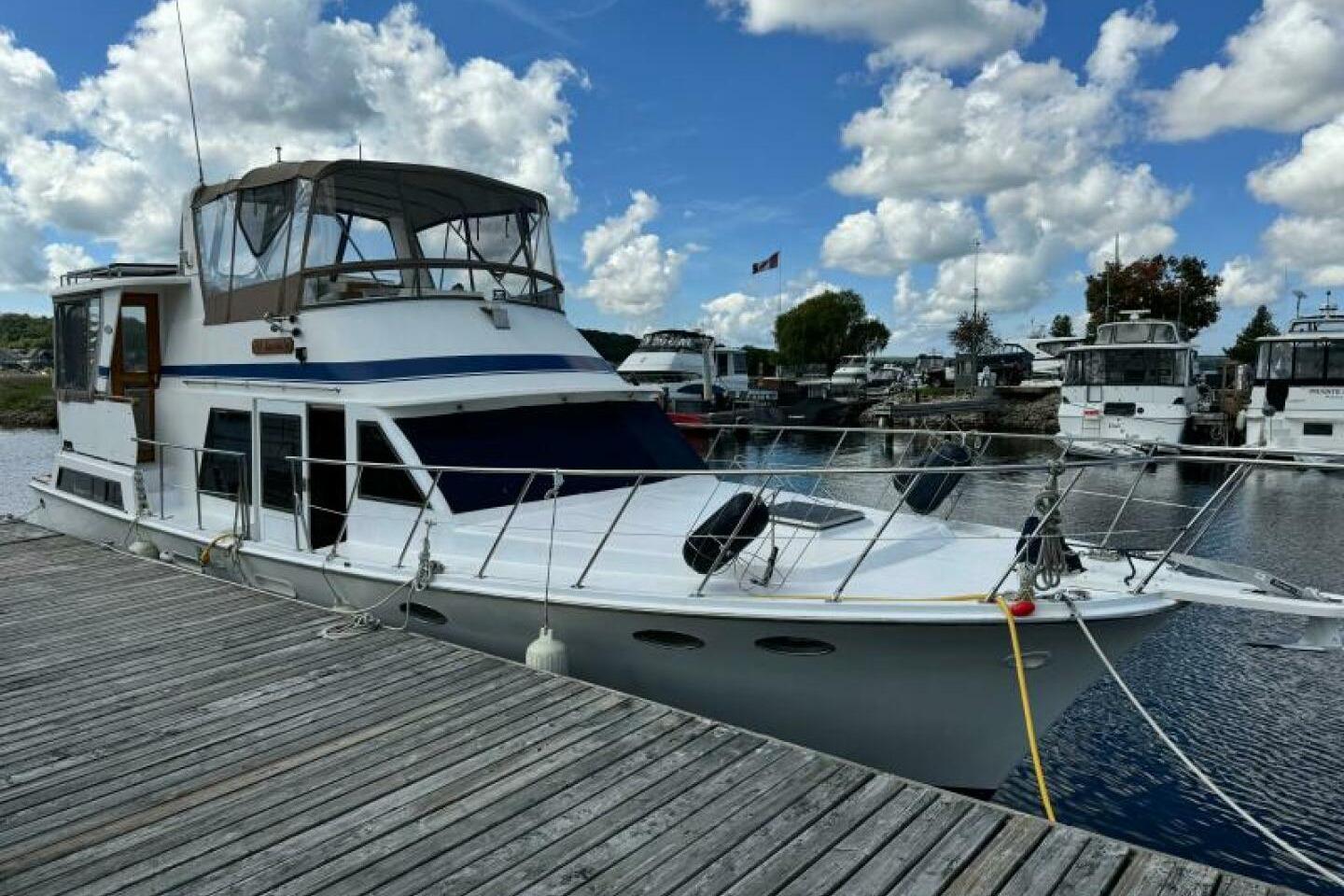 Marine Trader 47 Tradewinds Cockpit Motor Yacht