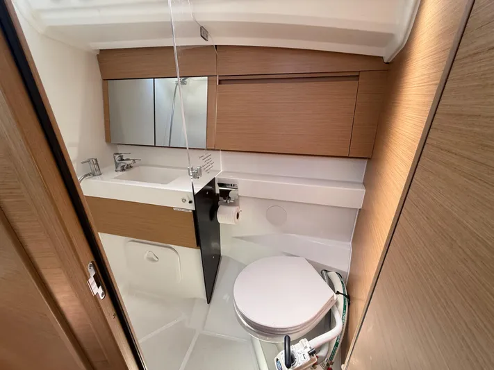 Ceci Yacht Photos Pics Modern bathroom in 2021 Jeanneau Sun Odyssey 410 yacht with wood accents and compact design.