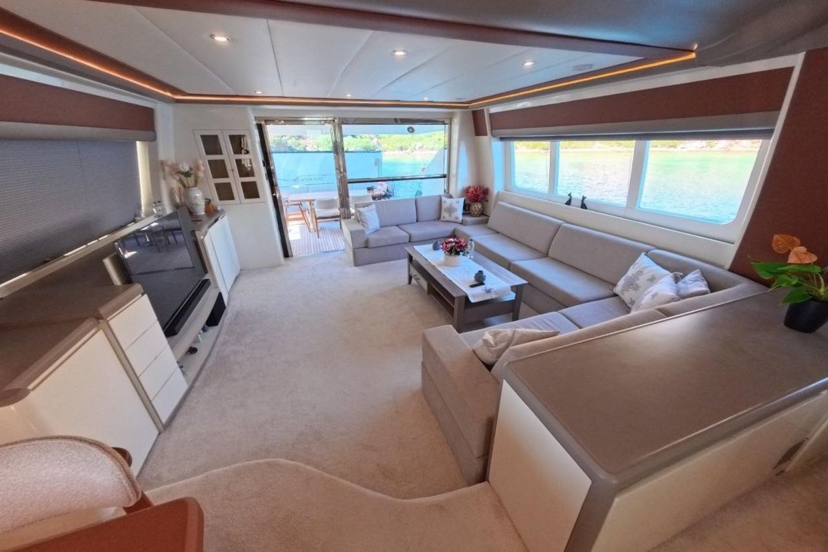 2005 Princess 84 