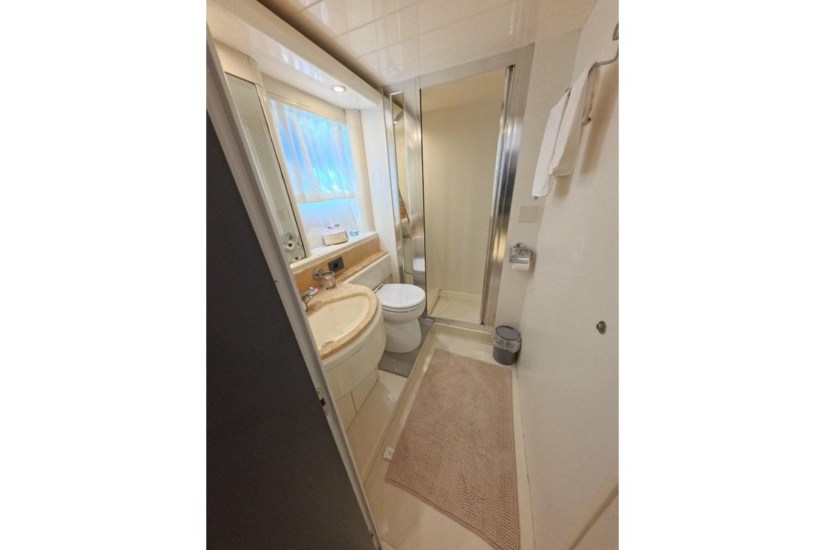 2005 Princess 84 