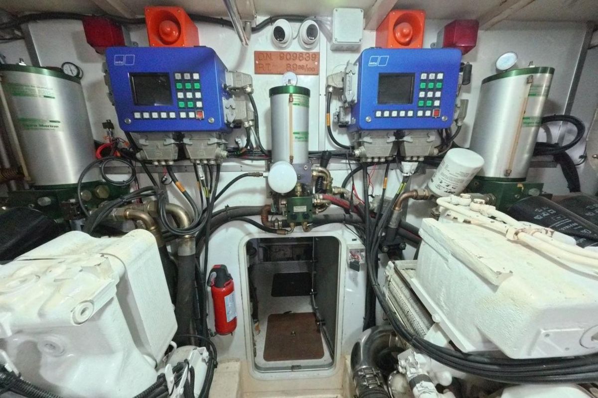 2005 Princess 84 