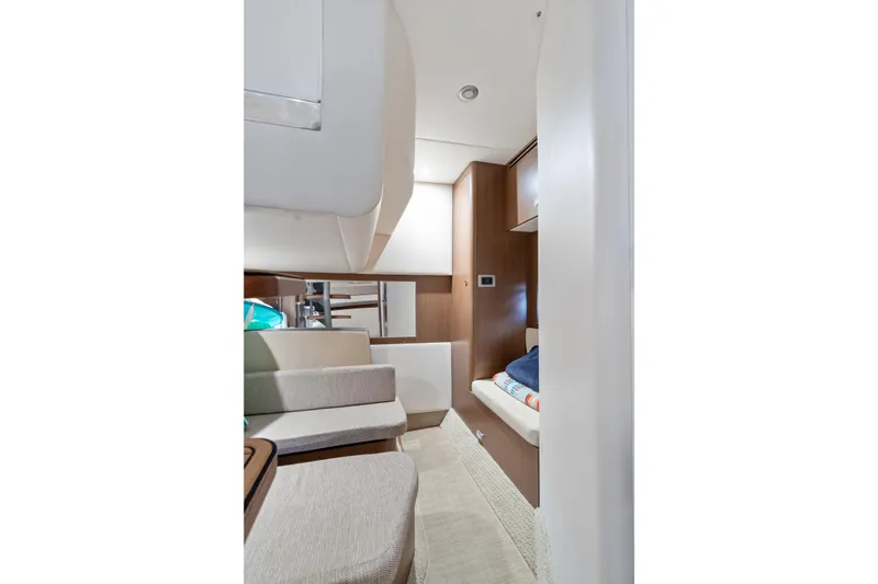  Yacht Photos Pics Interior of 2017 Sea Ray Sundancer 350, featuring cozy seating and modern design elements.