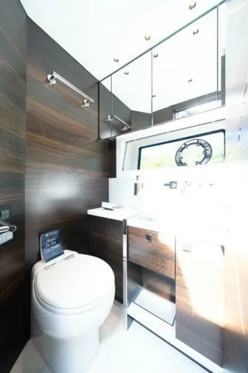  Yacht Photos Pics 2026 Sunseeker Predator 65 - Image 48