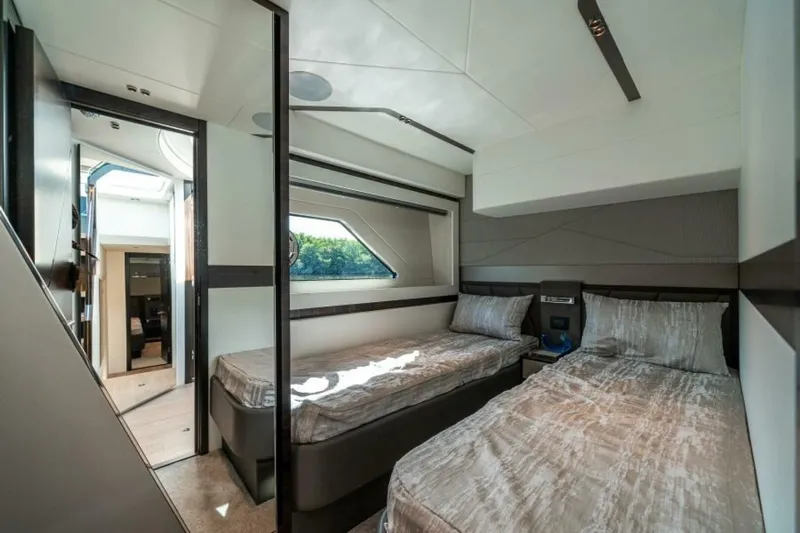  Yacht Photos Pics 2026 Sunseeker Predator 65 - Image 38