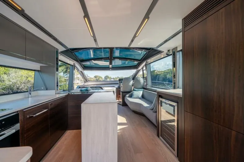  Yacht Photos Pics 2026 Sunseeker Predator 65 - Image 22