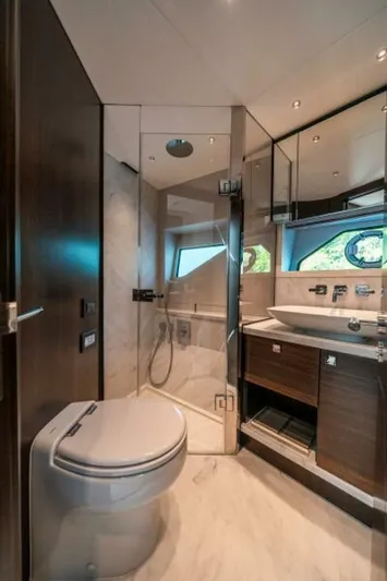  Yacht Photos Pics 2026 Sunseeker Predator 65 - Image 35